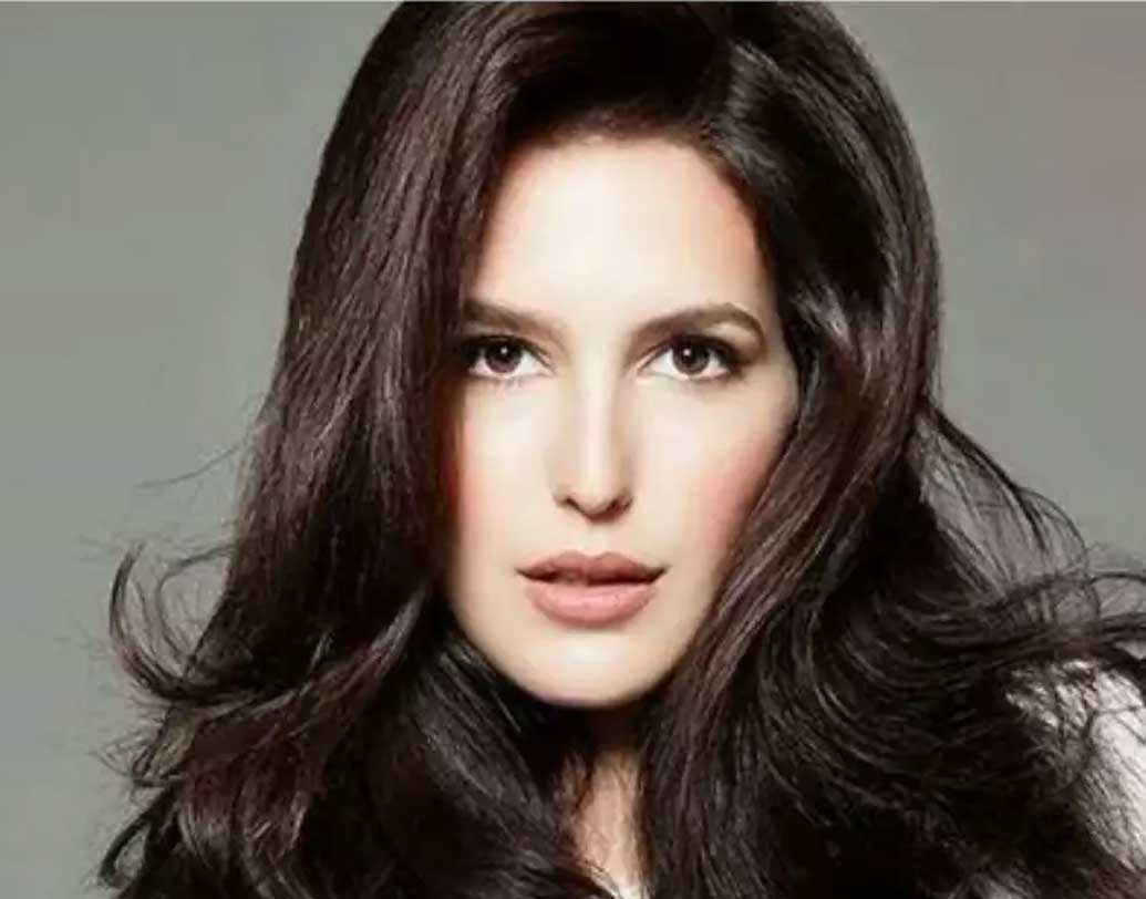 ইসাবেলা কইফ: ক্যাটরিনা কইফের বোন ইসাবেলা কইফ বলিউডে ডেবিউ করতে চলেছেন এই বছরই। ‘টাইম টু ডান্স’ ছবিতে তিনি অভিনয় করছেন সূর্য পাঞ্চোলির বিপরীতে।