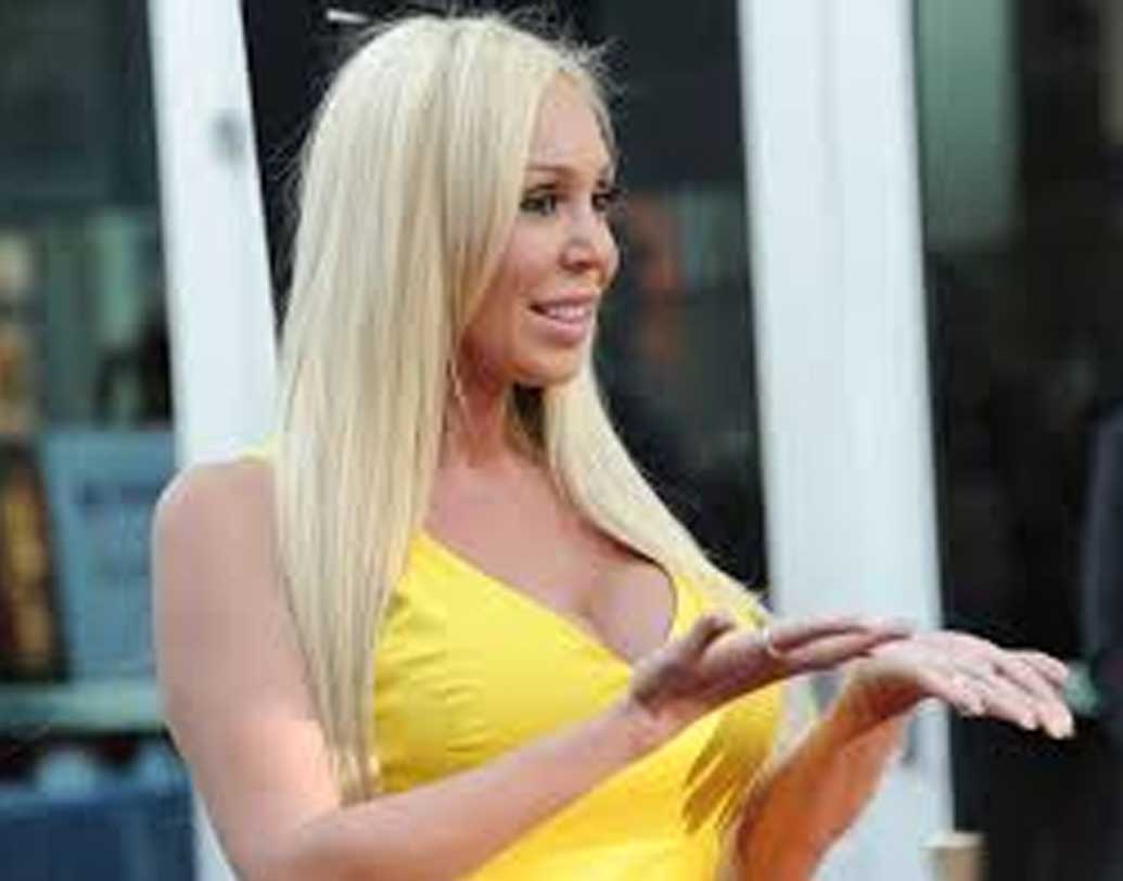 আস্তে আস্তে এই পেশা থেকে বেরিয়ে আসেন তিনি। ক্যালিফোর্নিয়া গভর্নর গ্রে ডেভিসের বিরুদ্ধে লড়াই করেছিলেন। প্রায় ১০ হাজারেরও বেশি ভোট পেয়েছিলেন তিনি।