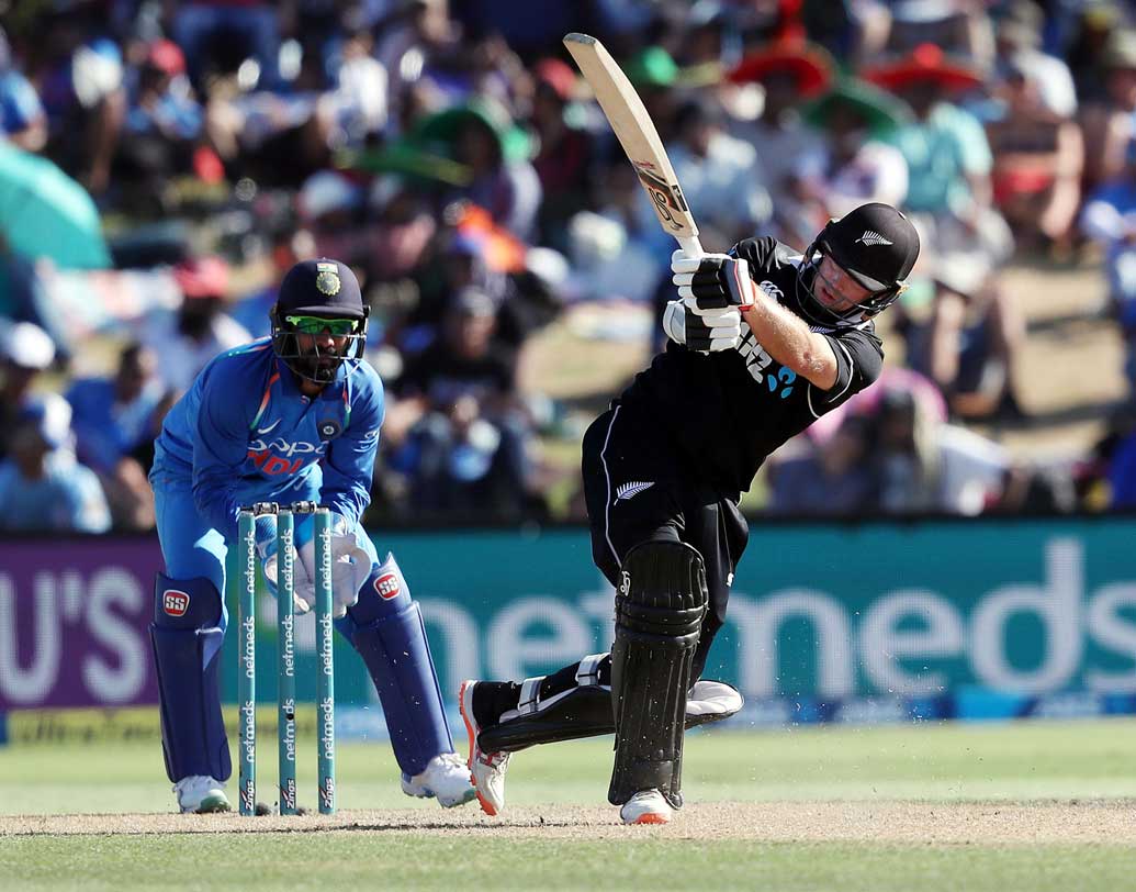 ৫৯ রানে ৩ উইকেট হারিয়ে ধুঁকতে থাকা দলকে টেনে তোলেন লাথাম-টেলর। চতুর্থ উইকেটে তাঁরা যোগ করেন ১১৯ রান। মূলত এই পার্টনারশিপই নিউজিল্যান্ডকে ২৪৩-এ পৌঁছে দেয়।