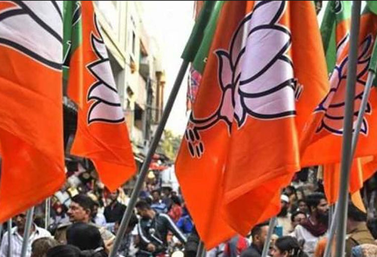 Two BJP leaders were removed from their posts for not being present on Mukul Roy's meeting