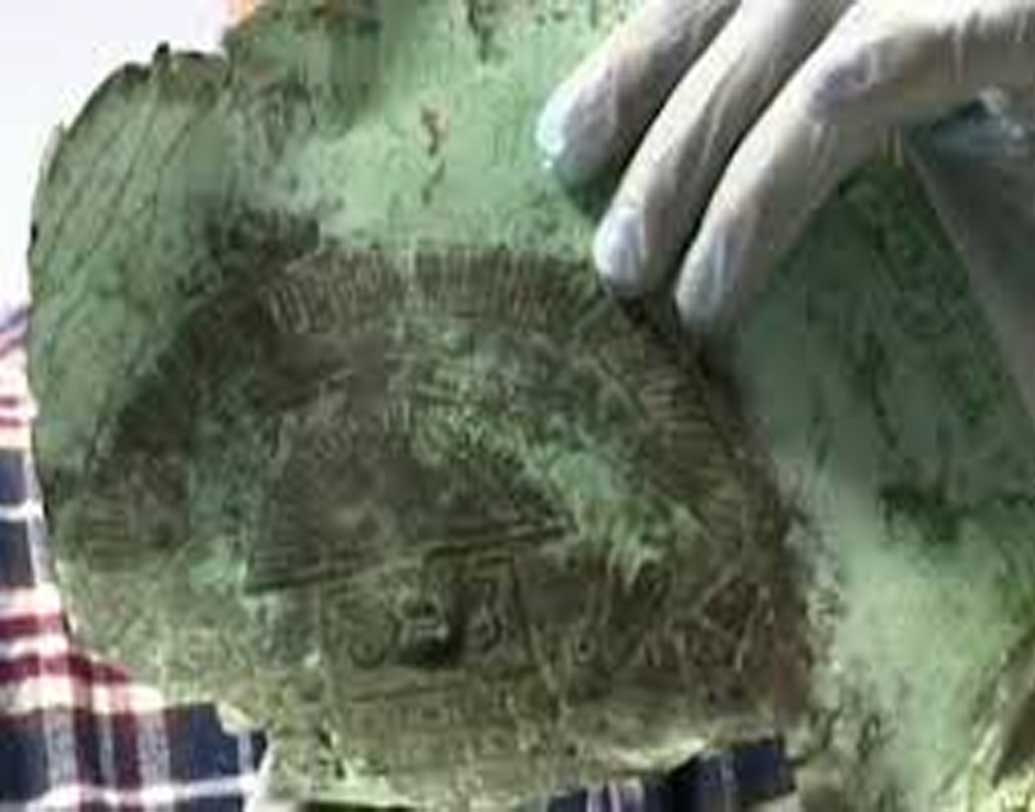 পরে জানা যায়, পেরুর ইনকা সভ্যতারই একটি ‘ফিউনারেল মাস্ক’ বা মৃতের মুখোশ এটি। মৃতের সঙ্গেই এই মুখোশ দেওয়া হত দেহ সমাধিস্থ করার সময়। এই মুখোশ কীভাবে এল এই সমুদ্রতটে?