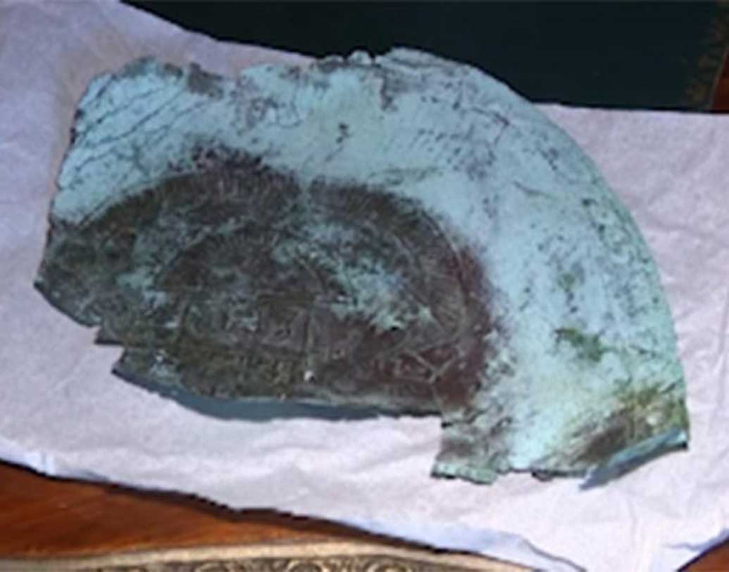 টোরেজ বলেন, স্পেনীয়রা এই মুখোশ চুরি করেছিল। সোনা, রুপো ছাড়াও তামা ও ইরিডিয়াম দিয়ে তৈরি এই মুখোশটি।এটি ইনকা সভ্যতারই মৃতের মুখোশ। আর এটি বিশেষ কোনও ব্যক্তিই ব্যবহার করতেন। না হলে এত মূল্যবান ধাতু দিয়ে গড়া সম্ভব ছিল না। তবে এই নিয়ে বিস্তর গবেষণার প্রয়োজন।