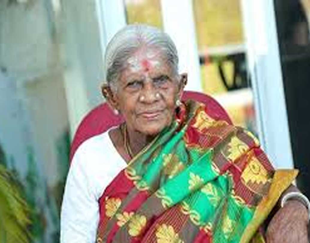 তাঁর গ্রাম হুলিকাল থেকে কুদুর অবধি ২৮৪টি বটগাছের চারা লাগিয়ে বড় করেছেন তিনি। প্রায় চার কিলোমিটার পথ জুড়ে দাঁড়িয়ে থাকা ছায়াময় সুবিশাল গাছগুলি থিম্মাক্কার ভালোবাসারই নিদর্শন, বলেন পথচারীরাও। ১৯৯১ সালে স্বামী হারিয়েও একলা লড়াই চালিয়ে গেলেন থিম্মাক্কা।