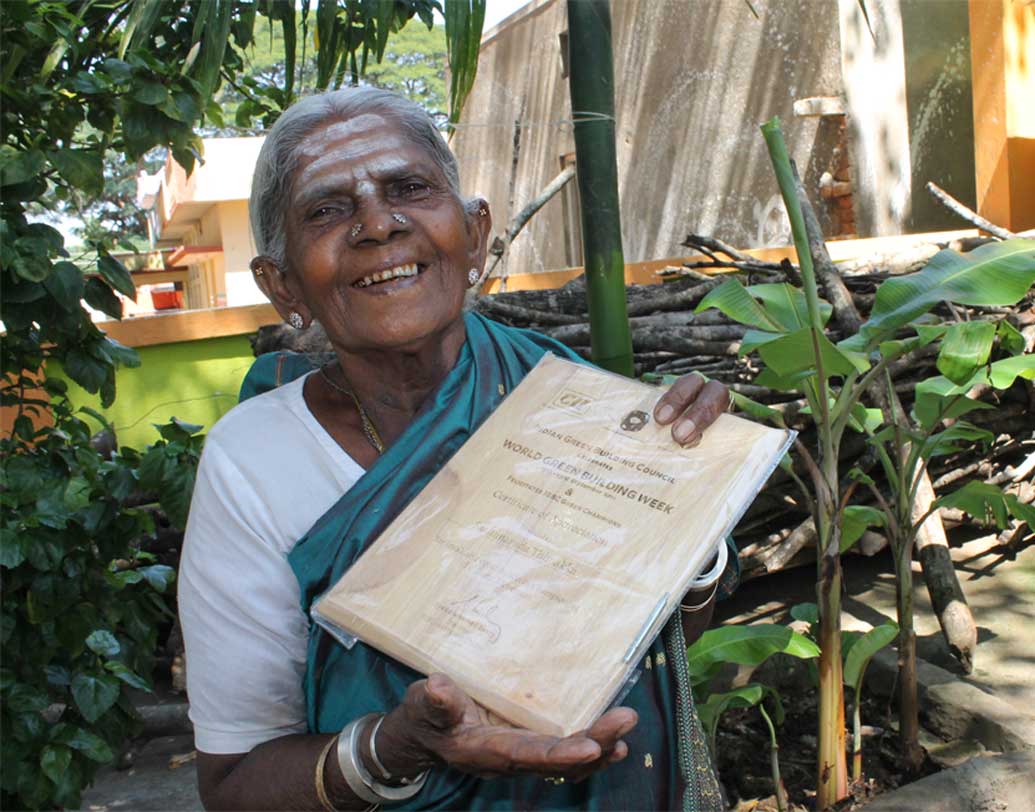 ২০১৬ সালে বিবিসি-র বিচারে বিশ্বের ১০০ জন প্রভাবশালী মহিলাদের তালিকায় রয়েছে সালুমারাদা থিম্মাক্কার নামও। আন্তর্জাতিক স্তরের উদ্যোগে থিম্মাক্কা ফাউন্ডেশনেও তৈরি হয়েছে বিদেশের বিভিন্ন জায়গায়।