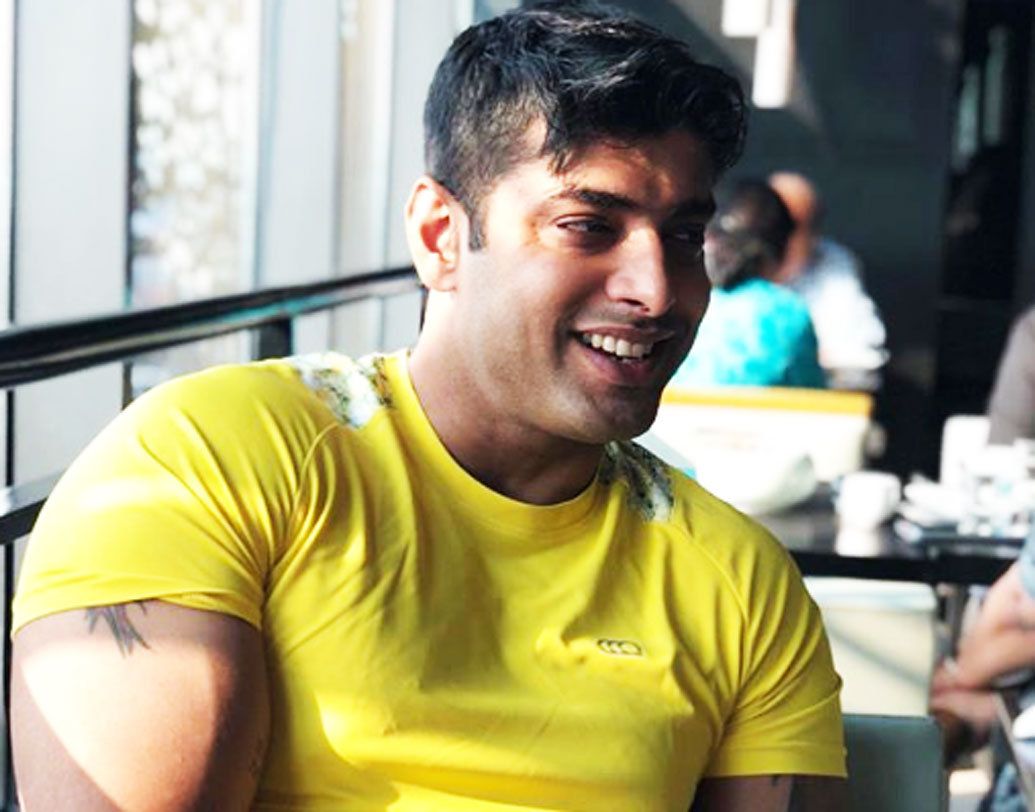 প্রথম দিকে শুধুই বন্ধুত্ব ছিল, সম্প্রতি তা নাকি সিরিয়াস দিকে মোড় নিয়েছে। শ্রাবন্তীর প্রাক্তন স্বামী কৃষ্ণও ছিলেন তাঁর জামাইবাবুর পরিচিত।