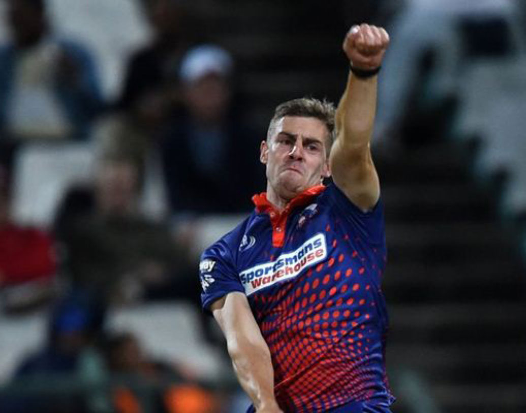 অ্যানরিচ নর্তিয়ে: আসন্ন আইপিএলে দক্ষিণ আফ্রিকার পেসার অ্যানরিচ নর্তিয়েকে ২০ লক্ষ টাকায় দলে নিয়েছে কলকাতা। বোলিংয়ে বিকল্প বাছতে সুবিধা হবে বলেই অ্যানরিচকে দলে নেওয়া বলে মত বিশেষজ্ঞদের।