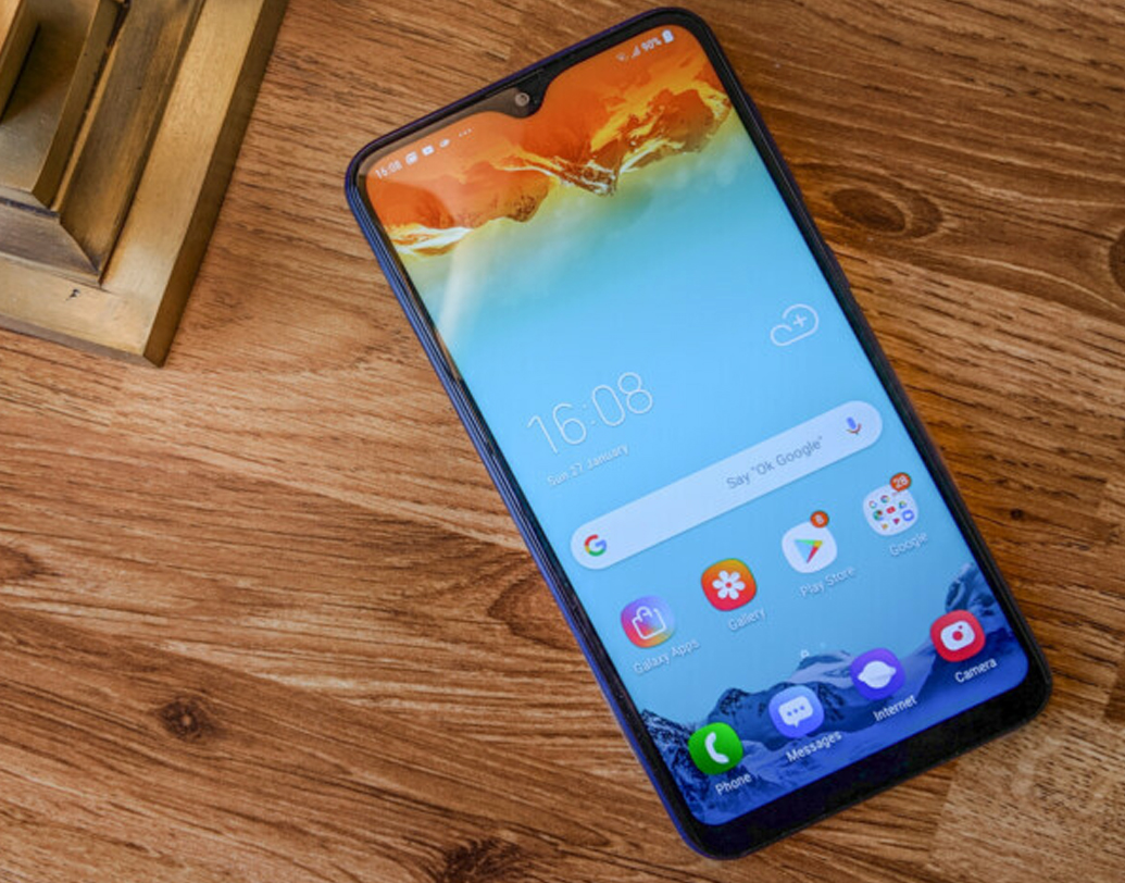 এই মডেলের ফোনগুলি ডুয়াল সিমের হবে বলে জানানো হয়েছে স্যামসাংয়ের তরফে। ৪জি ভোল্টি সাপোর্টেড ডুয়েল সিম ফোনের সঙ্গেই সিকিউরিটির জন্য এতে রিয়ার ফিঙ্গারপ্রিন্ট সেন্সরের সঙ্গে ফেস আনলক ফিচার‌ও দেওয়া হয়েছে।