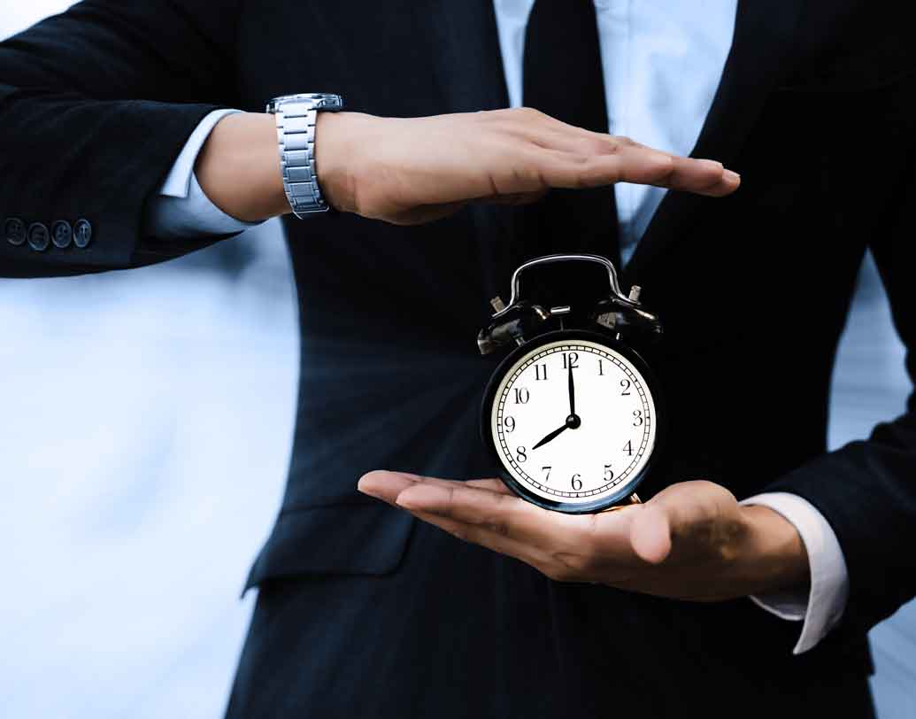 কেবল কাজের সময় সম্পর্কে ধারণা তৈরি করাই নয়, শিশুকে বুঝতে দিন সময়ের কাজ সময়ে না করলে কী কী সমস্যা হতে পারে। সে সব সমস্যার সমাধান করে দিলেও শিশুকে বোঝান কেন প্রতিটি কাজ নিয়ম মেনে সময় অনুযায়ী করতে হয়। তা হলে ভবিষ্যতে কোনও নিয়ম ভাঙার আগে শিশুও সচেতন থাকবে।