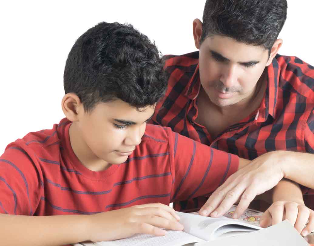 শিশুর সামনে কিন্তু তার অভিভাবকরাই সবচেয়ে বড় উদাহরণ। তাই নিজেরাও তার সামনে এমন কিছু করবেন না, যাতে সেখানে নিয়ম ভাঙার অনুশীলন প্রকাশ্যে আসে। বরং সন্তানকেও বুঝতে দিন যে তার অভিভাবকরাও যথেষ্ট নিয়মানুবর্তী। এই দৃষ্টান্ত সামনে এলে সে নিজেও এমন পরিবেশে খাপ খাইয়ে নিতে চাইবে নিজেকে।