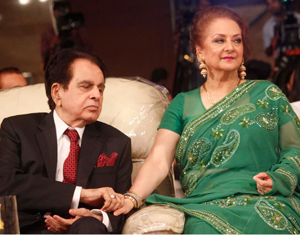 শাহিন বানু অভিনেত্রী শায়রা বানুর ভাই সুলতান আহমেদের মেয়ে, অর্থাৎ শায়রা ও দিলীপ কুমারের নাতনি শায়েষা।