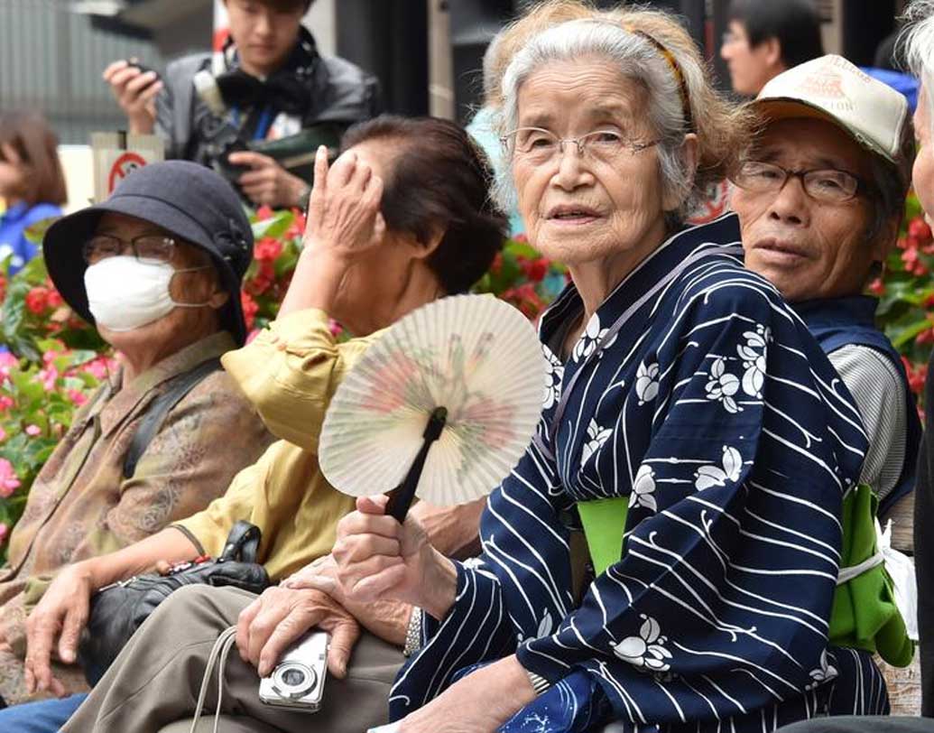 এই ডায়াপারের বর্জ্য নিষ্কাশনের  জন্য তৈরি করা হয়েছে রোড ম্যাপও। জাপানে ৬০ বছরের উপরে ব্যক্তিদের সংখ্যা ক্রমেই বাড়ছে। নাগরিকদের পরিসংখ্যান বলছে, দেশের ৩৩ শতাংশ মানুষই ৬০ বছরের উপরে, ২৫.৯ শতাংশ ৬৫ বছরের উপরে, ১২.৫ শতাংশই ৭০ এর উপরে। তাই এই ডায়াপারেরও ভাবনা।