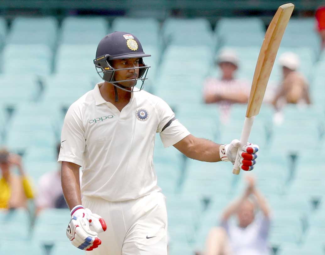 মায়াঙ্কের পঞ্চাশ আসে লাঞ্চের পর। ৯৬ বলে ছয় বাউন্ডারির সাহায্যে টেস্ট কেরিয়ারের দ্বিতীয় পঞ্চাশে পৌঁছন তিনি। প্রথম টেস্টের প্রথম ইনিংসেও অর্ধশতরান করেছিলেন তিনি।