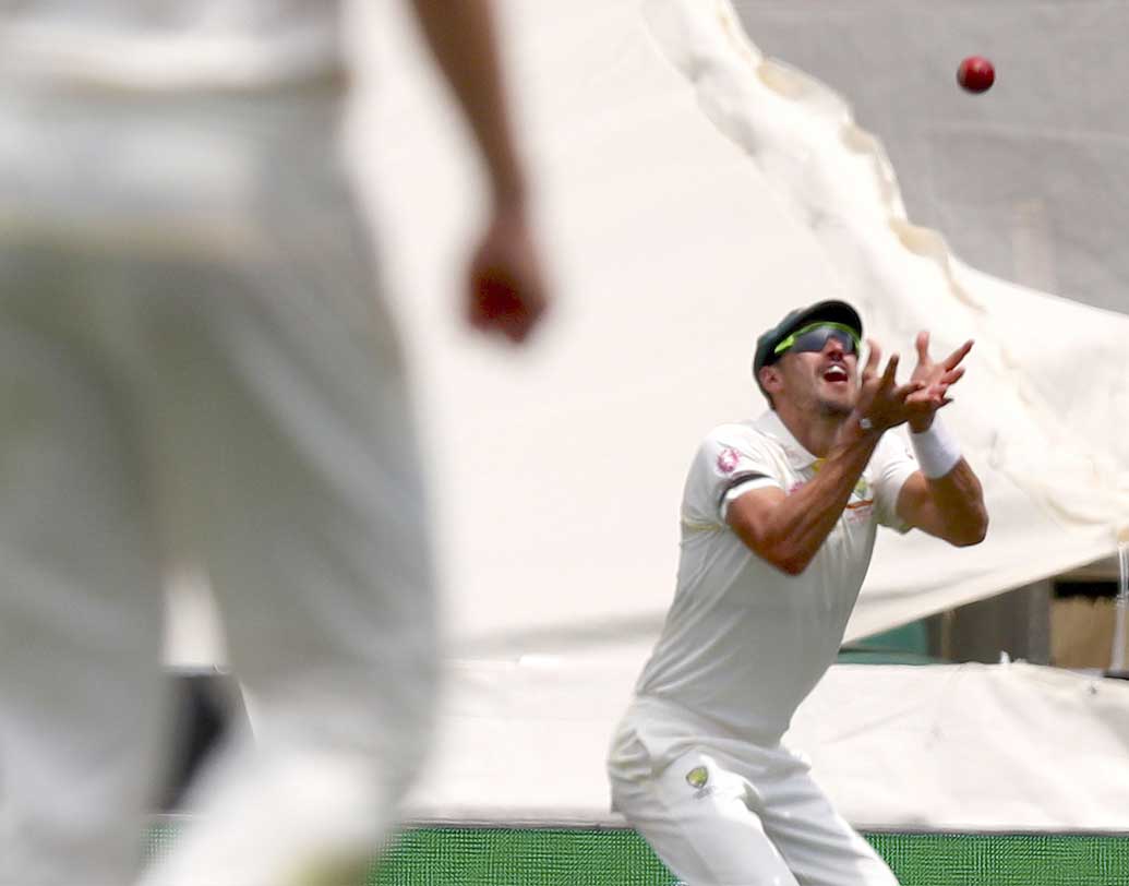 দ্বিতীয় উইকেটে মায়াঙ্ক-পূজারা যোগ করেন ১১৬ রান। ৭৭ রানে নেথান লায়নকে মারতে গিয়ে মিচেল স্টার্ককে ক্যাচ দেন মায়াঙ্ক। মেলবোর্নে অভিষেক টেস্টের প্রথম ইনিংসে করেছিলেন ৭৬। এদিনও সেঞ্চুরির সুযোগ হারালেন তিনি।