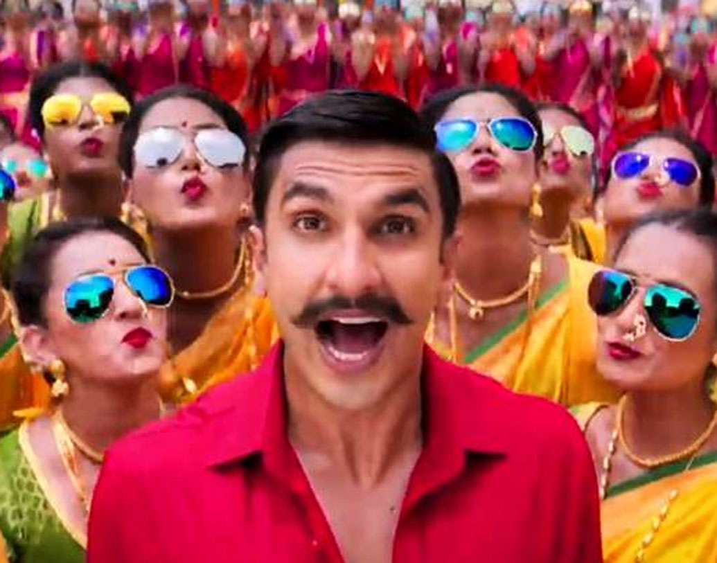 সিম্বা- বছরের শেষ দিকে মুক্তি পেয়ে এক সপ্তাহের মধ্যেই ১০০ কোটির ক্লাবে। গত শুক্রবার মুক্তি পেয়েছিল ‘সিম্বা’। আর মুক্তির পাঁচ দিনের মাথায় এই ‘সিম্বা’র সংগ্রহ ১২৪ কোটি টাকা।