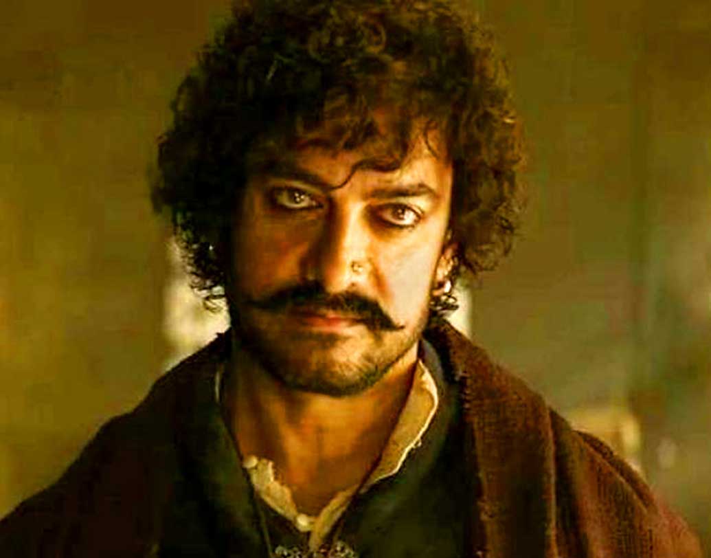 আমির খান: ২০১৮ সালে মুক্তিপ্রাপ্ত ছবি ‘থাগস অব হিন্দোস্তান’ একেবারেই সফল হয়নি। ২০১৯ সালে তাঁকে বড় পর্দায় দেখা যাচ্ছে না। ২০২০ সালে বলিউডের সবচেয়ে বড় বাজেটের ছবি ‘মহাভারত’ নিয়ে ফিরে আসার কথা মিস্টার পারফেকশনিস্টের।