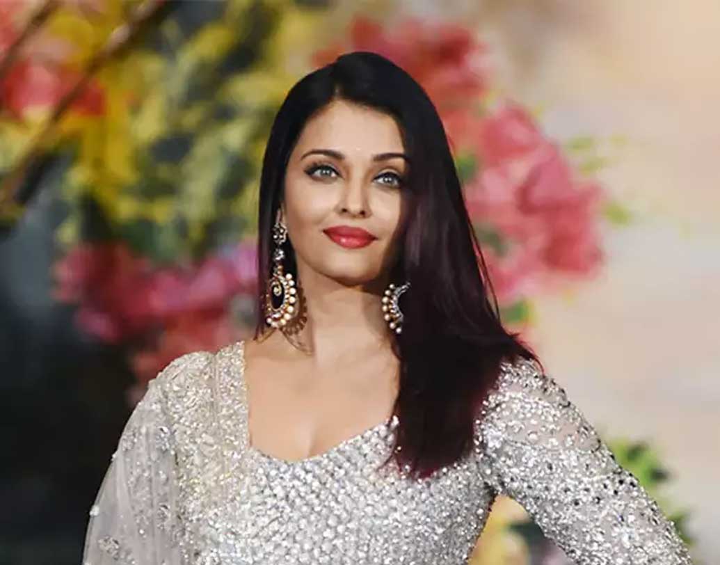 ঐশ্বর্যা রাই: সারোগেসির গল্প নিয়ে ‘জসমিন’ ছবিতে সই করেছেন তিনি। এ ছাড়াও স্বামী অভিষেকের সঙ্গে ‘গুলাব জামুন’ ছবিতে সইও করেছেন অ্যাশ। তবে আপাতত ছবিটি নিয়ে সাড়াশব্দ নেই। ২০১৯ সালে বড় পর্দায় দেখা যাচ্ছে না তাঁকেও।