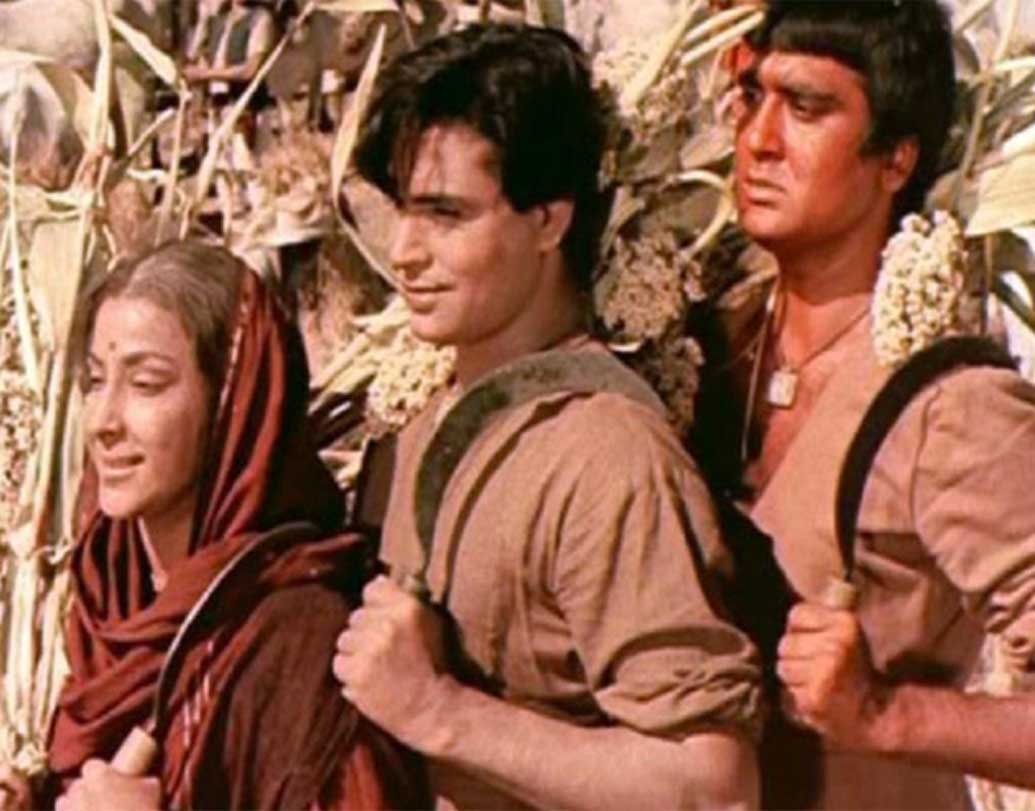 ইথিওপিয়ার কাছে ‘মাদার ইন্ডিয়া’-ই হল ‘মাদার অব সিনেমা’। সংবাদ সংস্থা সূত্রে খবর, এখানকার একজন শিল্পপতি এই ছবির অনুকরণে একটি রিমেকের কথাও ভেবেছিলেন।