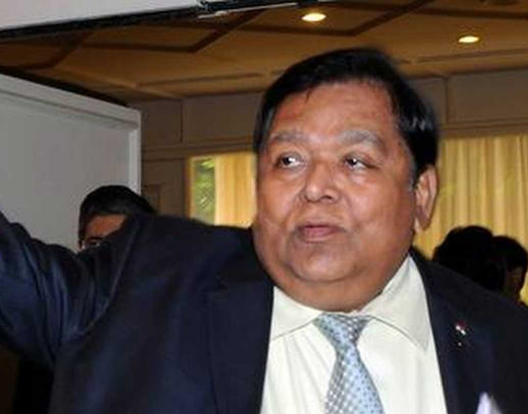 ২০১৭ সালের ৩১ মার্চের হিসেব অনুযায়ী, নায়েক ৩.৩৬ কোটি টাকা বাত্সরিক বেতন পেতেন। সঙ্গে কমিশন বাবদ ১৮.২৪ কোটি টাকা। এ ছাড়াও পারকুইসিটস অর্থাৎ উপরি লাভ ও কোম্পানির শেয়ারের লভ্যাংশ হিসেবেও পেতেন ১৯.২৭ কোটি টাকা। লার্সেন অ্যান্ড টুবরোর সিংহভাগই তাঁর হাতে তৈরি।