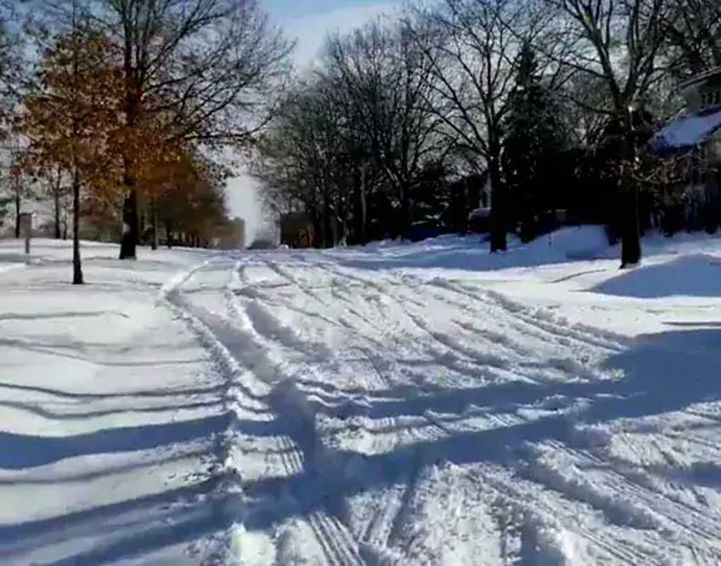 মার্কিন আবহাওয়াবিদদের অনেকেই বলেছেন, এ জাতীয় তাপমাত্রার মূল কারণ, একটানা ঠান্ডা হাওয়া ও তুষারঝড়। এ ছাড়াও মেরুবৃত্তের আশপাশের প্রতিটি এলাকাতেই তাপমাত্রা নামছে ক্রমশ।