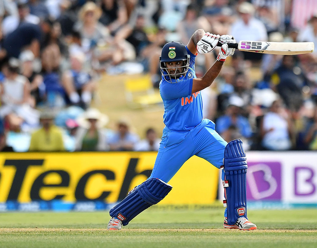 অম্বাতি রায়ুডু: অস্ট্রেলিয়ার পর চলতি নিউজিল্যান্ড সফর। খুব বড় রান না করলেও ধারাবাহিক ভাবে রান করে চলেছেন। চার নম্বরে রায়ুডুকেই সুযোগ দেবেন রোহিত।