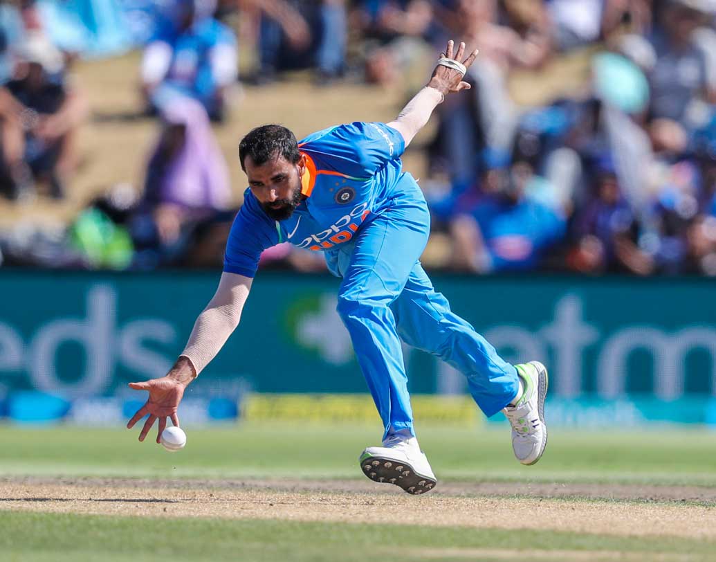 মহম্মদ শামি: অস্ট্রেলিয়া সফরের পর নিউজিল্যান্ড সফর— যেন নতুন করে আবিষ্কার করেছে শামিকে। ক্রমেই বিধ্বংসী হয়ে উঠেছেন।