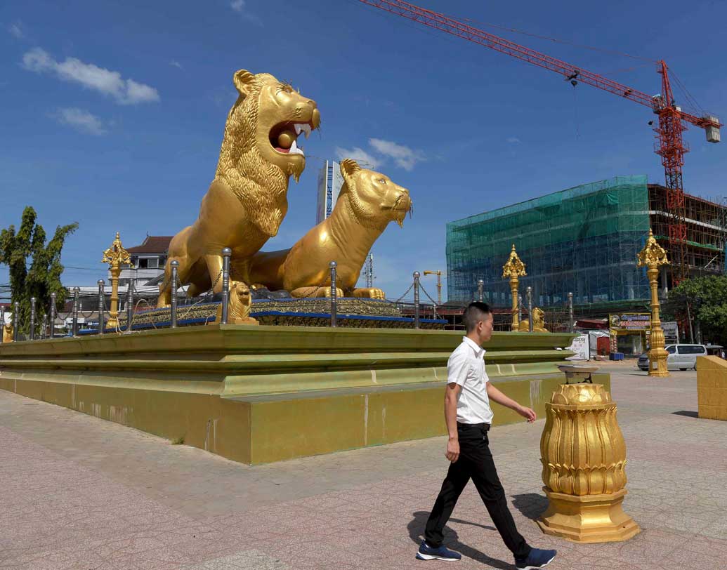 তালিকায় উল্ল়েখযোগ্য উপস্থিতি চিনের। গত কয়েক বছর ধরেই কমিউনিস্ট চিনে বা়ড়ছে ধনকুবেরদের সংখ্যা। এই মুহূর্তে আমেরিকার পরই সব থেকে বেশি ধনকুবের আছে চিনে। ২০১৭ সালের হিসেবে চিনে ধনকুবেরের সংখ্যা ৩৭৩। তাঁদের মোট সম্পত্তির পরিমান ১,১২০ বিলিয়ন ডলার। পৃথিবীর প্রতি পাঁচ জন ধনকুবেরের এক জন চিনা।