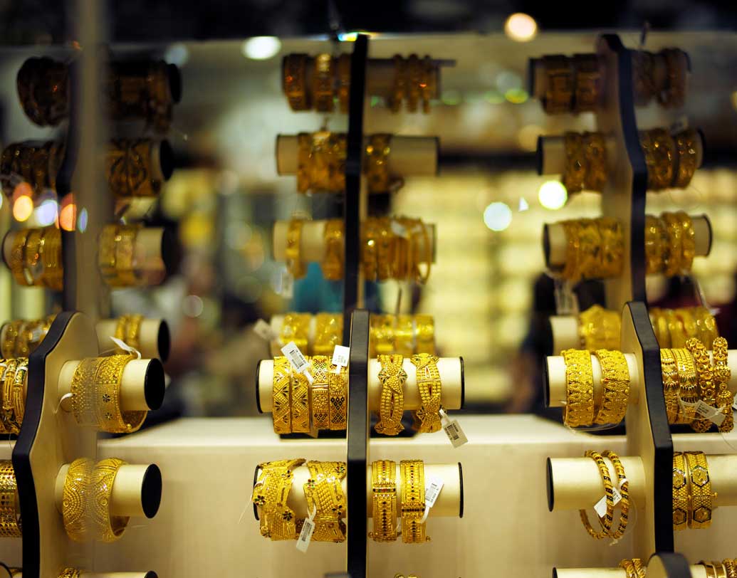 পৃথিবীর আর কোনও দেশে একশোর বেশি ধনকুবের নেই। হংকং-এ ৬৭, ইংল্যান্ডে ৫৪,  কানাডাতে ৪৬, দক্ষিণ কোরিয়াতে ৪৪, ইতালিতে ৪৩, অস্ট্রেলিয়া৪৩,  ব্রাজিলে ৪২, ফ্রান্সে ৪০,  তুরস্কে ৩৬, সুইজারল্যান্ডে ৩৬, তাইওয়ানে ৩৫, জাপানে ৩৫, সুইডেনে ৩২, তাইল্যান্ডে ৩০ এবং স্পেনে ২৯ জন ধনকুবের থাকেন।