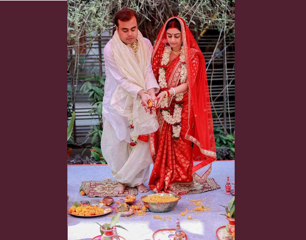 এ বার রিসেপশনের পালা। তার পরই হনিমুনে পাড়ি দিচ্ছেন এই জুটি। হনিমুন থেকে ফিরে নতুন কাজে সই করবেন তিনি। অভিনেত্রী বলেন, ‘অন্যরকম কাজ করতে চাই। সেক্স আর ভায়োলেন্স ছাড়া তো ওয়েবসিরিজ হয় না। তাই ভাল কাজের অপেক্ষা করছি।’ সম্প্রতি একটি শর্ট ফিল্মে কাজ করেছেন তিনি।