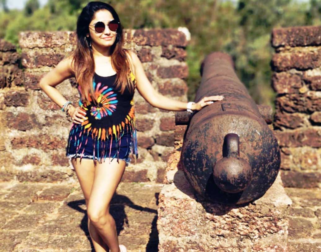 বাগা বিচ রোডে শপিং, ক্যান্ডোলিম বিচ, রেইজ  ম্যাগোজ— এই পুরনো জায়গাগুলোও বেরিয়ে যেন আলাদা স্বাদ পেলেন নায়িকা।