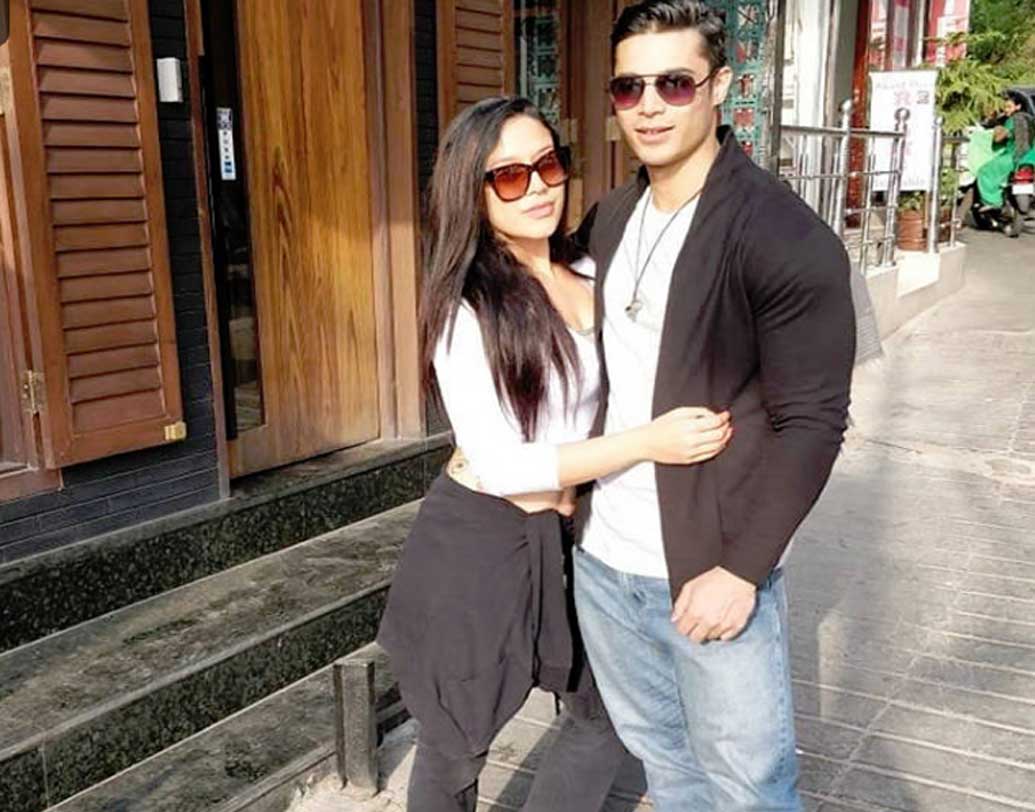 কৃষ্ণা শ্রফ এর আগে ব্রাজিলিয়ান বয়ফ্রেন্ড স্পেন্সার জনসনের সঙ্গে ওপেন রিলেশনশিপে ছিলেন। সোশ্যাল মিডিয়া প্রায়ই প্রেমিকের সঙ্গে খোশমেজাজে দেখা যেত কৃষ্ণাকে। পরবর্তীতে বন্ধুত্ব হয় পরশের সঙ্গে।