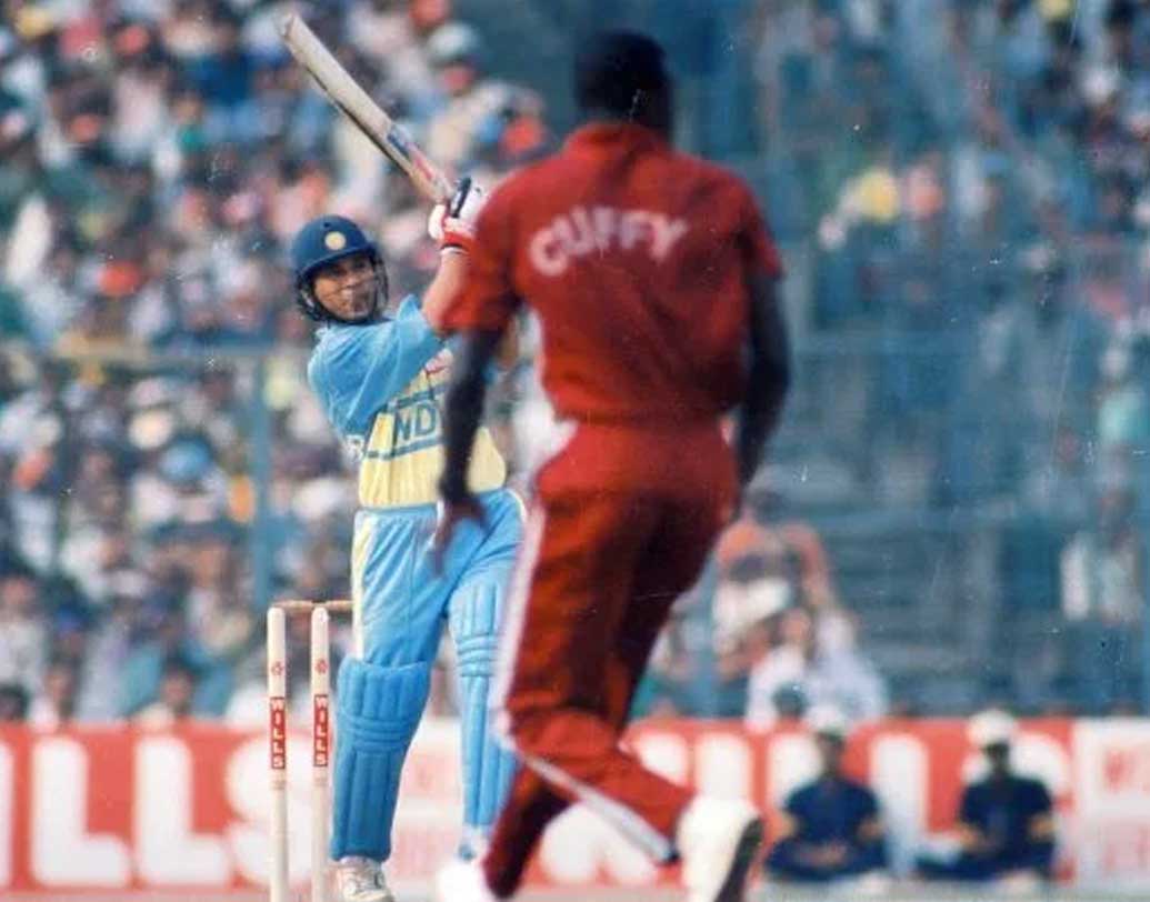 ওয়েস্ট ইন্ডিজের বিরুদ্ধে রান তাড়া করতে গিয়ে ২৮.৩ ওভারে ১০০ রানে গুটিয়ে গিয়েছিল ভারত।। ১৯৯৩ সালের ১৬ নভেম্বর অমদাবাদে এই ম্যাচ অনুষ্ঠিত হয়েছিল।