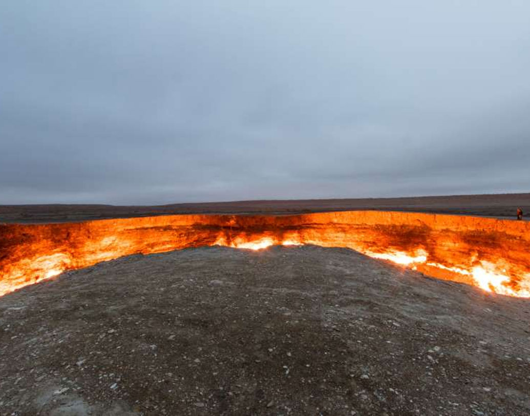 সন্ধে নামতেই অনেক দূর থেকেও এই আগুনের লেলিহান শিখা চোখে পড়ে। উপগ্রহতেও ধরা পড়েছে সেই ছবি।