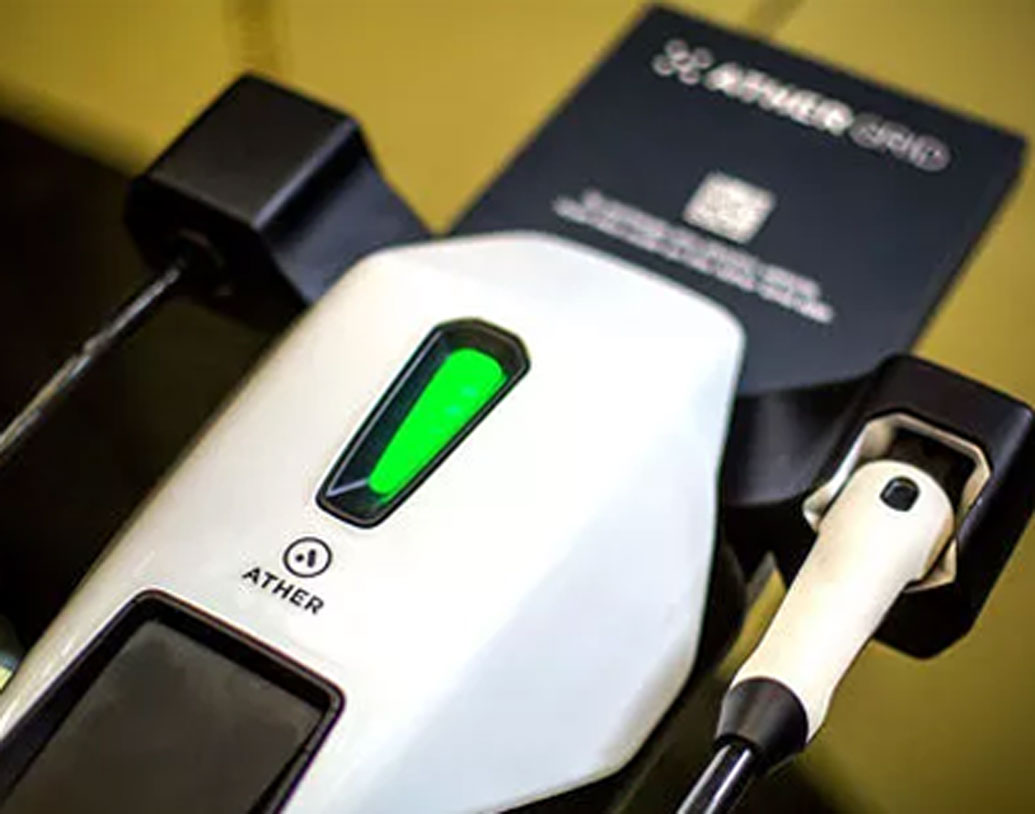 স্কুটারে চার্জেবল লিথিয়াম আয়ন ব্যাটারি রয়েছে। যা এক বার পূর্ণ চার্জ করলে ৭৫ কিলোমিটার দূরত্ব যেতে পারবে। সংস্থার দাবি, ৫০ মিনিটে ৮০ শতাংশ চার্জ হয়ে যাবে এই ব্যাটারি।