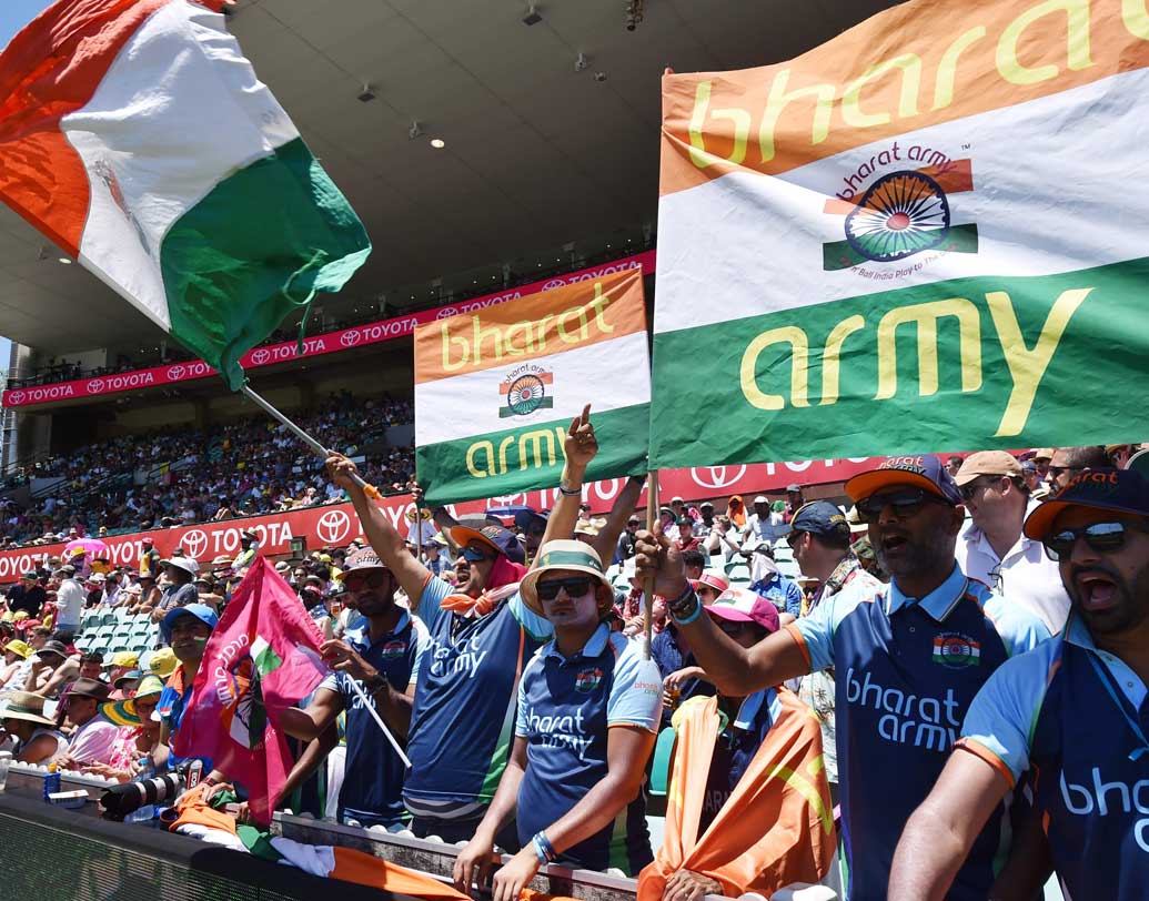 অস্ট্রেলিয়াকে ফলো-অন বাঁচাতে গেলেও চারশোর বেশি তুলতে হবে। কাজটা একেবারেই সোজা নয়। ফলে সিরিজে ২-১ এগিয়ে থাকা ভারত রীতিমতো স্বস্তিতে। আগাম জয়ের ছবিই দেখছেন ভারতীয় সমর্থকরা।