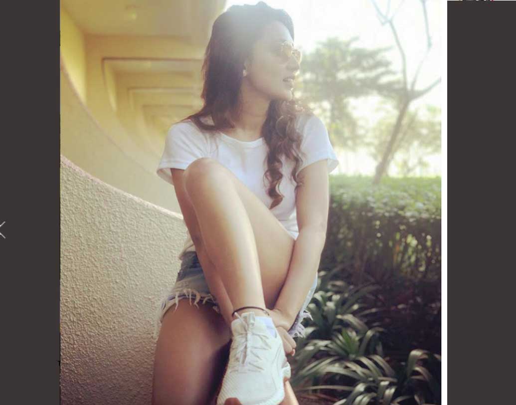 এই ছবিটি পোস্ট করেছেন মিমি ভোর বেলায়। আর গৌতম বুদ্ধের একটি বাণী  লিখেছেন, ছবির সঙ্গে ক্যাপশনে। সেখানে লেখা, ‘প্রতিটি সকালেই নতুন জন্ম হয় আমাদের।’