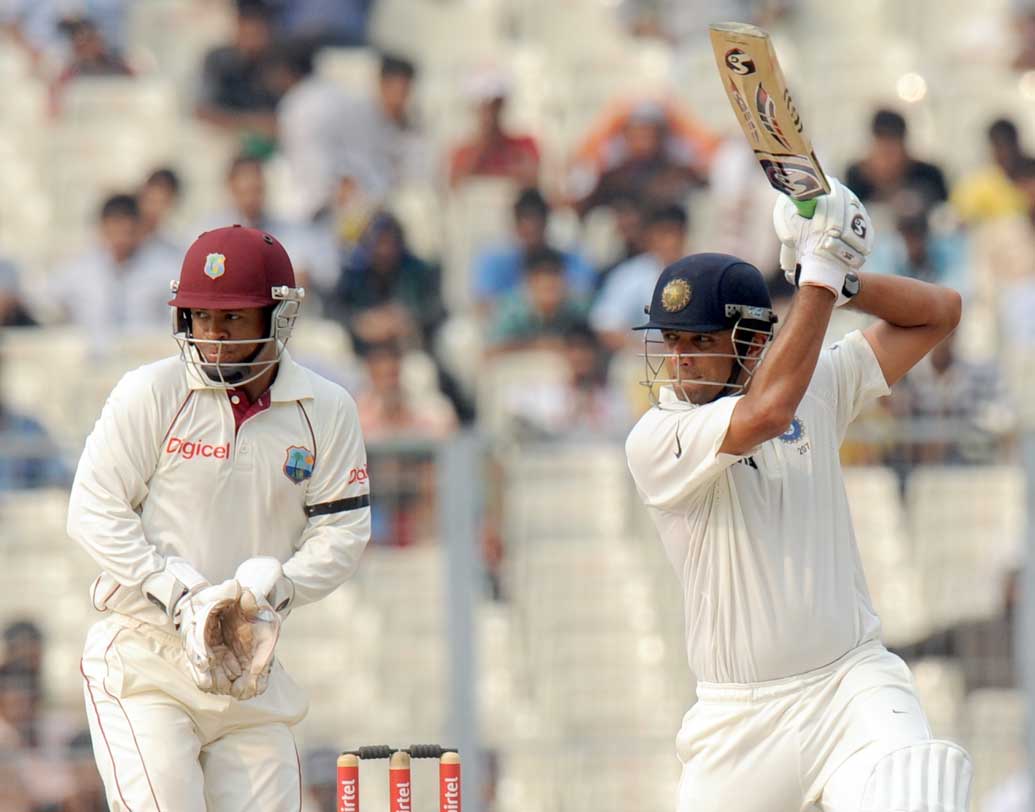 রাহুল দ্রাবিড় ১৯৯৬-২০১১ সালে ঘরের মাঠে ৭০টি ম্যাচ ১২০টি ইনিংস খেলে ৫৫৯৮ রান করেছেন। গড় ৬১.৮৬, স্ট্রাইক রেট ৫০.৩০।