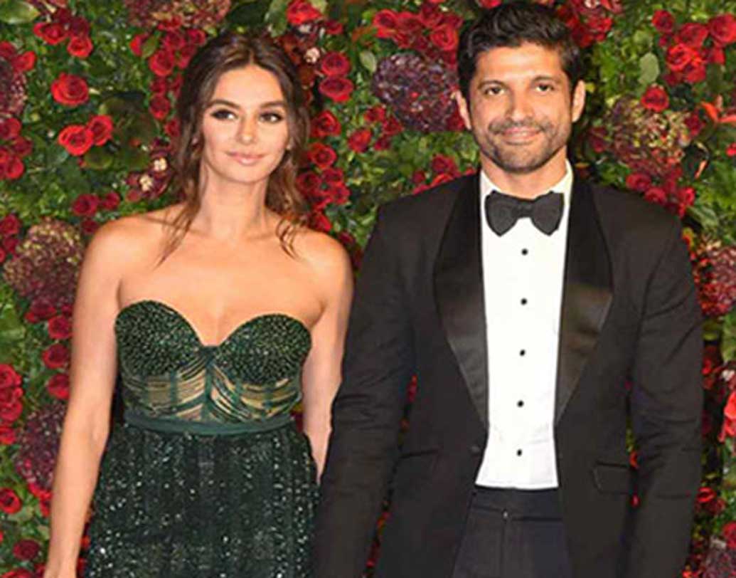 ফারহান পরবর্তীতে শিবানীর সঙ্গে সম্পর্কের কথা সরাসরি না বললেও দীপিকা পাড়ুকোনের বিয়েতে একসঙ্গে উপস্থিত হয়েছিলেন।