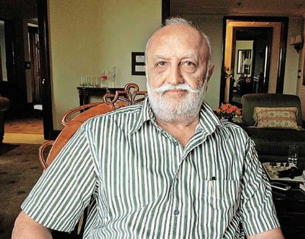 শুধুমাত্র একটি ডুপ্লে নিয়ে আইনি লড়াই নয়, ৯৩ বছরের পুরনো ব্যবসার মাথা থেকেও ছেলেকে সরাতে চান বিজয়পত। মামলা চলছে আদালতে। এ রকম আরও বেশ কিছু লড়াই রয়েছে ভারতীয় শিল্প মহলে।