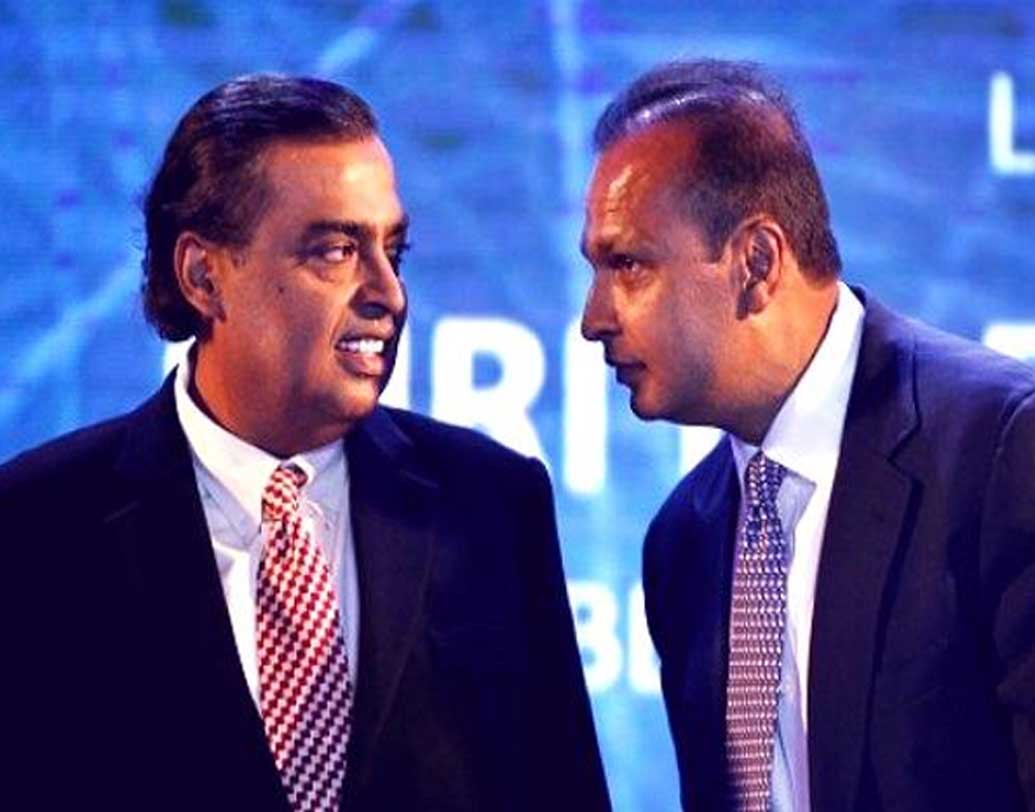 বাবা ধীরুভাই অম্বানী কোনও ইচ্ছাপত্র (উইল) রেখে যাননি। ধীরুভাইয়ের মৃত্যুর পর সম্পত্তির দখল নিয়ে দুই ভাই আইনি লড়াইতেও জড়িয়ে পড়েন।