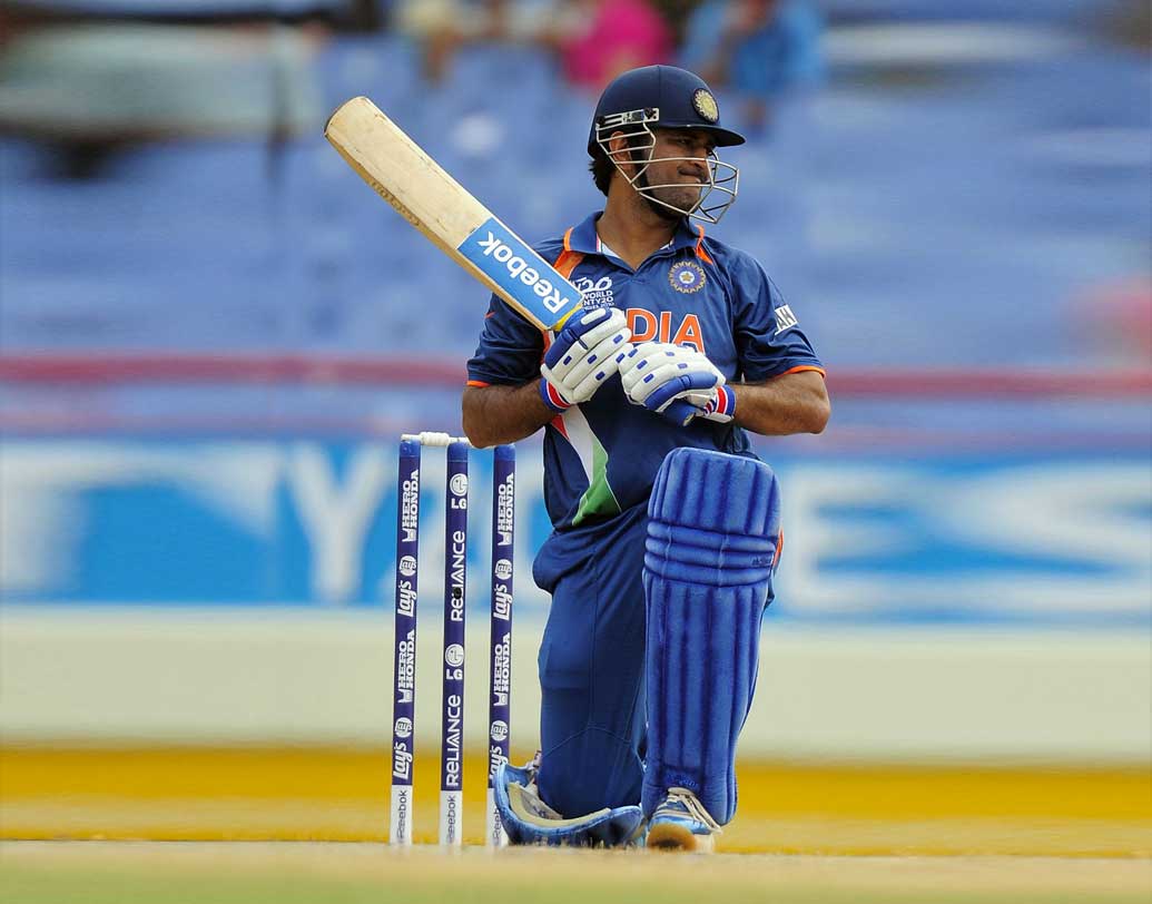 মহেন্দ্র সিংহ ধোনি: অন্যতম সফল অধিনায়ক। দশ হাজারের বেশি রান করা ধোনি টেস্ট থেকে নিজেকে সরিয়ে নিয়েছেন। যদিও একদিনের ম্যাচে এখনও দলে রয়েছেন।