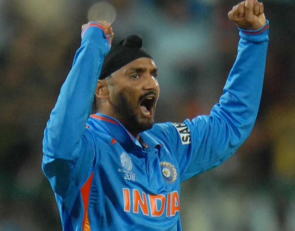 হরভজন সিংহ: ভারতীয় দলের অন্যতম সেরা অফ স্পিনারটি বহু দিন জাতীয় দলের বাইরে। অশ্বিনের উত্থানের ফলে ভাজ্জির প্রভাব কমেছে জাতীয় দলে। তবে এখনও আইপিএল খেলছেন তিনি।