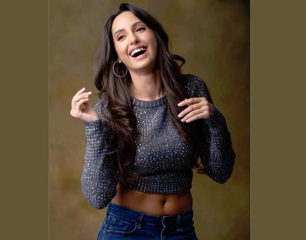 ১৯৯২ সালে কানাডায় জন্ম নোরা ফতেহির। কিন্তু কানাডায় জন্ম হলে কী হবে, নিজেকে মনে প্রাণে ভারতীয় বলেন নোরা। যেমন হিন্দি বলেন, তেমনই আবার অনায়াসেই অ্যারবিক, ফরাসিও বলতে পারেন এই অভিনেত্রী।