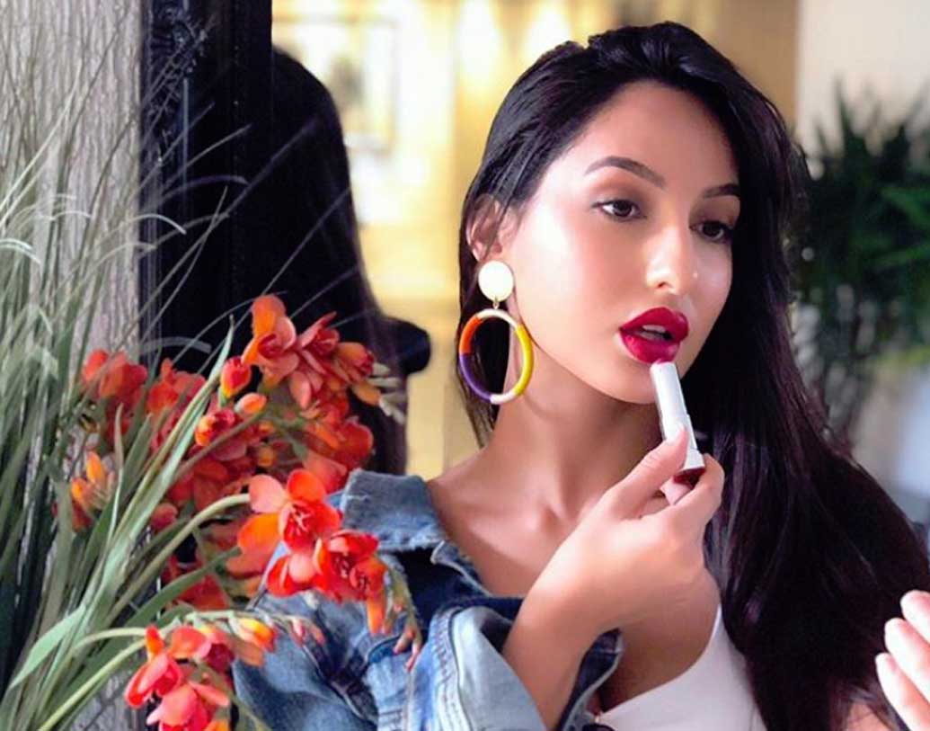 ২০১৮ সালটা ছিল নোরার কেরিয়ারের সেরা বছর। এক দিকে ‘টপ মডেল ইন্ডিয়া’ এবং ‘এমটিভি ডেটিং ইন দ্য ডার্ক’ দু’টি রিয়্যালিটি শো’য়ে সঞ্চালনার পাশাপাশি বলিউডের দু’টি ছবিতে আইটেম নম্বর। ‘স্ত্রী’ ছবির ‘কামারিয়া’ এবং ‘সত্যমেব জয়তে’ ছবির ‘দিলবর’— এই দু’টি আইটেম নম্বরই নোরা ফতেহিকে বলিউডে লম্বা রেসের ঘোড়া বলেই চিহ্নিত করেছে।