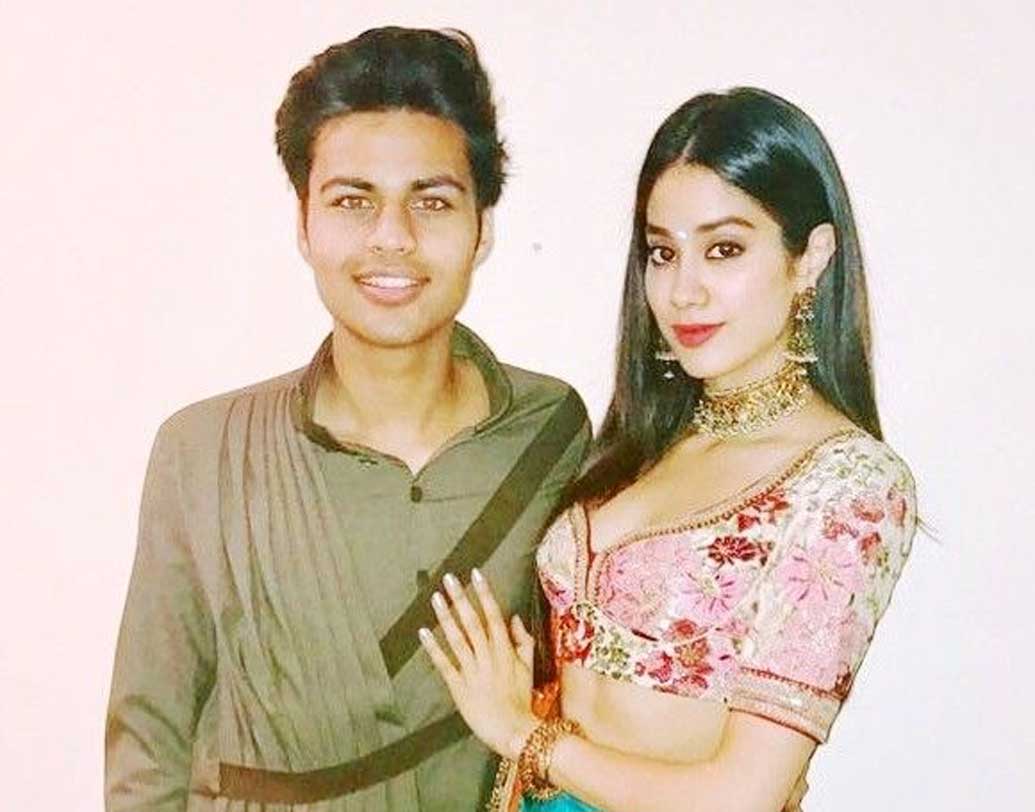 জাহ্নবীর ছোটবেলার বন্ধু অক্ষত রাজন। বহু বছরের এই বন্ধুর সঙ্গে প্রায়ই তাঁকে দেখা যায় নানা পার্টিতে। তিনিই কি ‘ধড়ক‘ নায়িকার বয়ফ্রেন্ড?