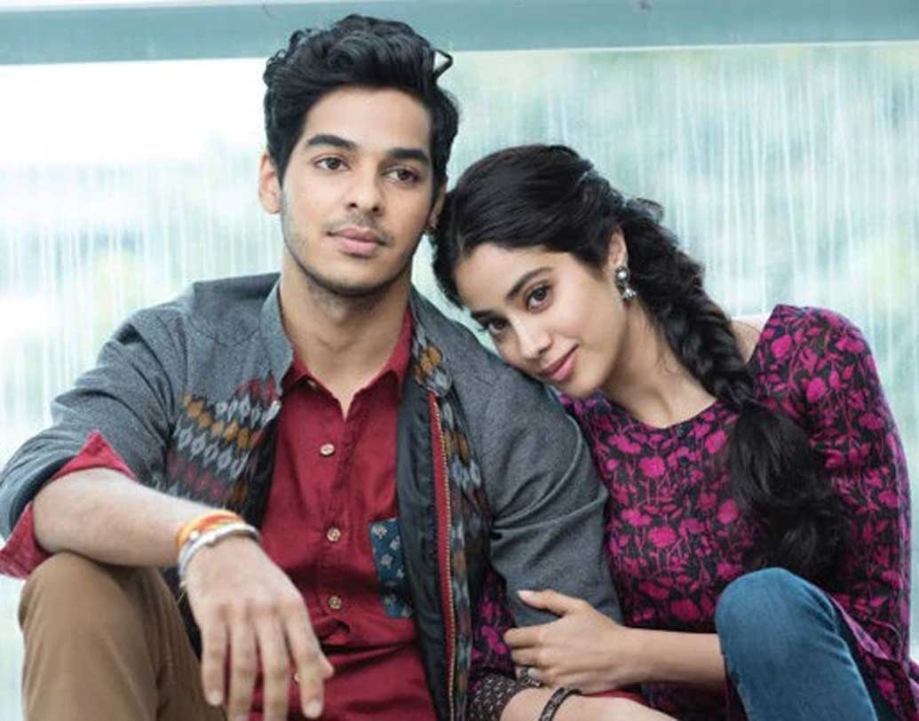 আসলে অভিনেতা ঈশান খট্টরের সঙ্গে জাহ্নবী ডেট করছেন, রটে গিয়েছিল এমনটাই। অক্ষত নাকি সেই সময় কথা বন্ধ করে দিয়েছিলেন জাহ্নবী র সঙ্গে। শুধু বন্ধু হলে কি এমন রেগে যেতেন কেউ?