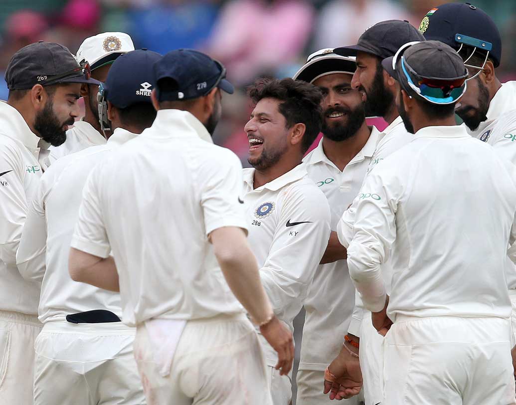 লাঞ্চ থেকে টি ব্রেক, এই দু’ঘন্টাতেই ভারত চেপে ধরে অস্ট্রেলিয়াকে। এই সময়ের মধ্যে চার উইকেট হারায় টিম পেনের দল। ওঠে ৭৬ রান। চায়ের বিরতিতে অস্ট্রেলিয়ার স্কোর ছিল পাঁচ উইকেটে ১৯৮।