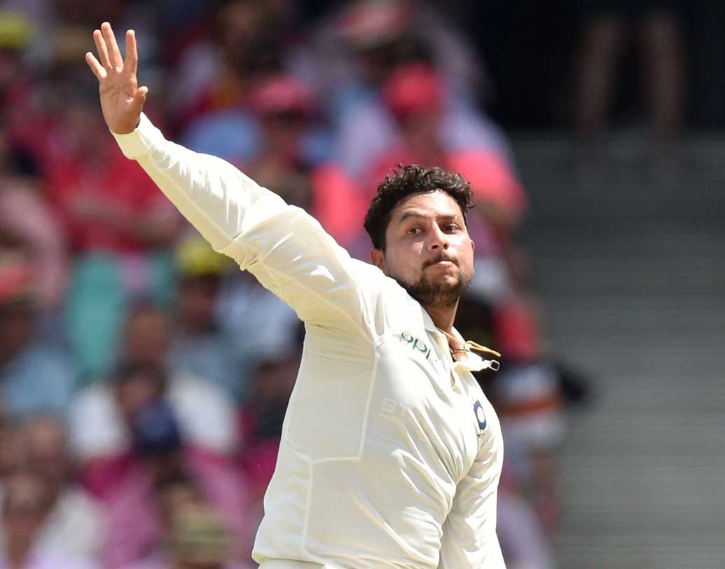 সিডনির পিচ এমনিতেই স্পিন সহায়ক। আর সেখানে বিপজ্জনক হয়ে উঠছেন তিন উইকেট নেওয়া  কুলদীপ যাদব। চায়নাম্যানকে খেলতে সমস্যায় পড়ছেন অজি ব্যাটসম্যানরা।