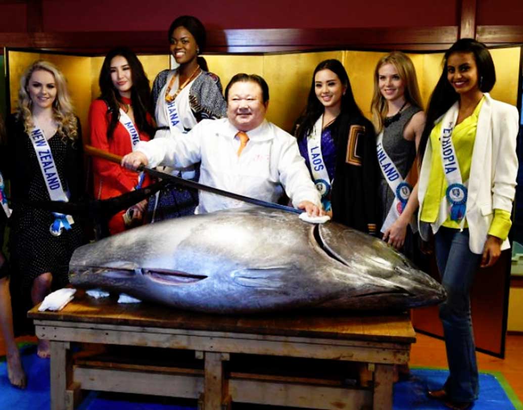 টুনা মাছের বিখ্যাত একটি পদ ‘ওটোরো’। মাছের পেটের অংশ দিয়ে তৈরি হয় সুস্বাদু এই পদ। বিপুল দামে টোকিওর রেস্তরাঁগুলিতে বিক্রি হয় ‘ওটোরো’।