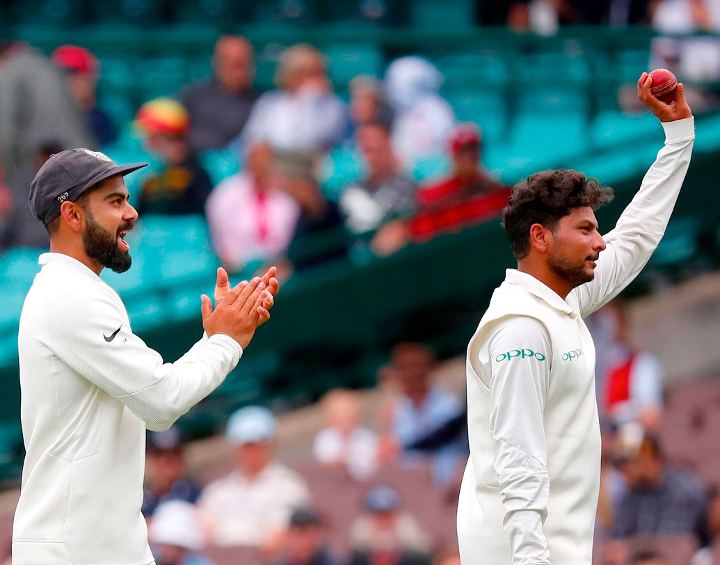 ৬৪ বছর পর অস্ট্রেলিয়ার মাটিতে কোনও বাঁহাতি বোলার একটি ইনিংসে পাঁচ উইকেট পেলেন। কুলদীপের আগে ১৯৫৫ সালে ৭৯ রানে পাঁচ উইকেট পেয়েছিলেন ইংল্যান্ডের জনি ওয়ার্ডলে।