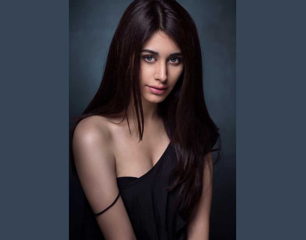 বর্তমানে যদিও মুম্বইয়ের বাসিন্দা এই অভিনেত্রী। কর্মসূত্রে তিনি থেকেছেন বিশ্বের নানা দেশে।